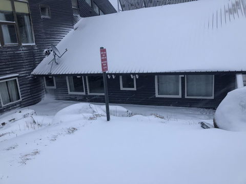 Snowy Gums Chalet - Accommodation Whitsundays 2
