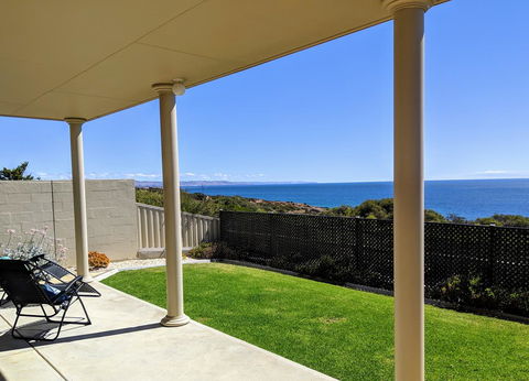 Ochre Point Beach House On Moana Seafront - Accommodation Whitsundays 17