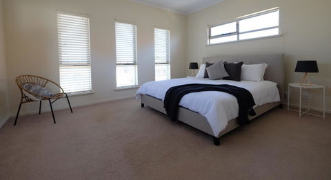 Ochre Point Beach House On Moana Seafront - Accommodation Whitsundays 8