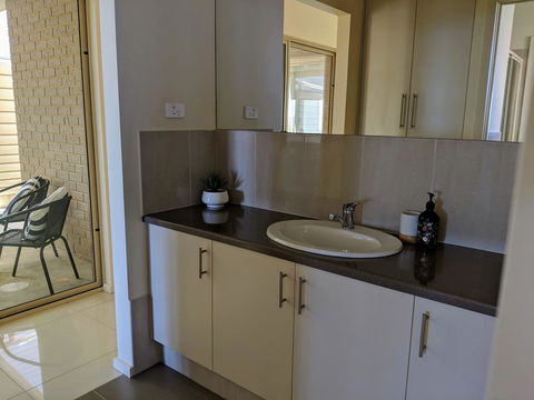 Ochre Point Beach House On Moana Seafront - Accommodation Whitsundays 13