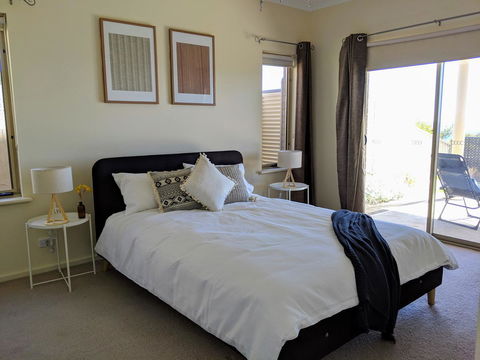 Ochre Point Beach House On Moana Seafront - Accommodation Whitsundays 11