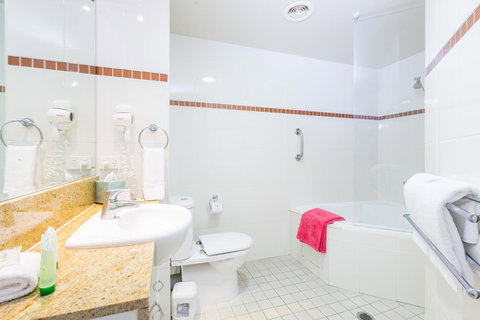 Ramada Resort By Wyndham Shoal Bay - Accommodation Whitsundays 21