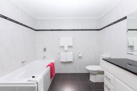 Ramada Resort By Wyndham Shoal Bay - Accommodation Whitsundays 33