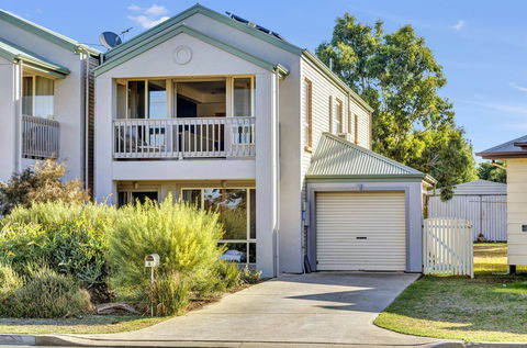 The Lighthouse - Port Willunga - C21 SouthCoast Holidays - Accommodation Whitsundays 0