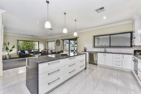Accommodation On Lansell 2 - Accommodation Whitsundays 4