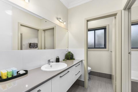 Accommodation On Lansell 2 - Accommodation Whitsundays 10