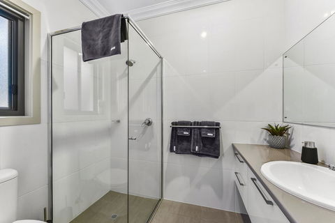 Accommodation On Lansell 2 - Accommodation Whitsundays 5