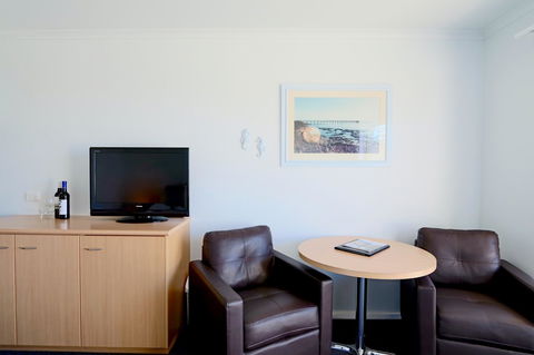 Harbour View Motel - Accommodation Whitsundays 5