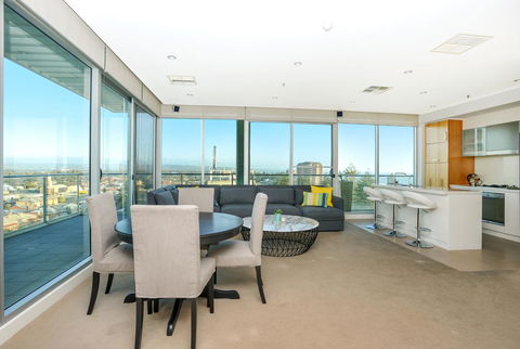 Glenelg Skyline Penthouse - Accommodation Whitsundays 7