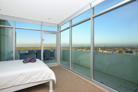 Glenelg Skyline Penthouse - Accommodation Whitsundays 13