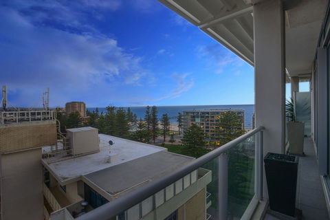 Glenelg Skyline Penthouse - Accommodation Whitsundays 5