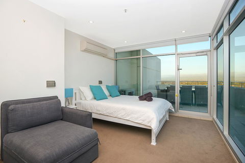 Glenelg Skyline Penthouse - Accommodation Whitsundays 36