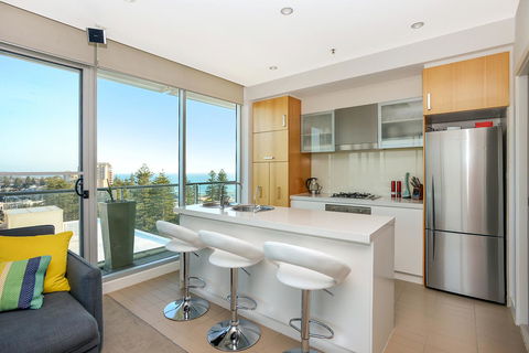Glenelg Skyline Penthouse - Accommodation Whitsundays 9