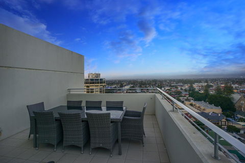 Glenelg Skyline Penthouse - Accommodation Whitsundays 11