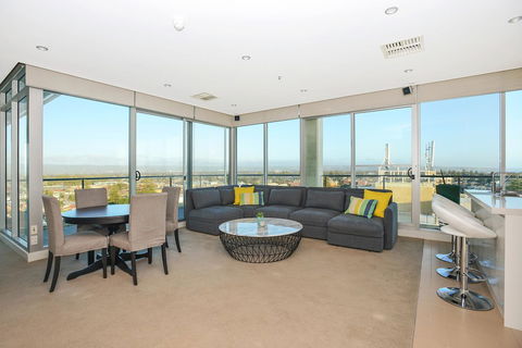 Glenelg Skyline Penthouse - Accommodation Whitsundays 8