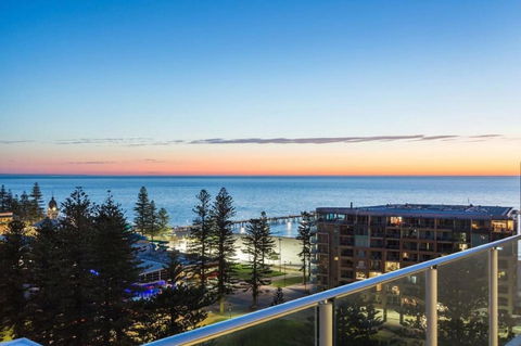 Glenelg Skyline Penthouse - Accommodation Whitsundays 32