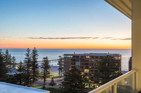 Glenelg Skyline Penthouse - Accommodation Whitsundays 3