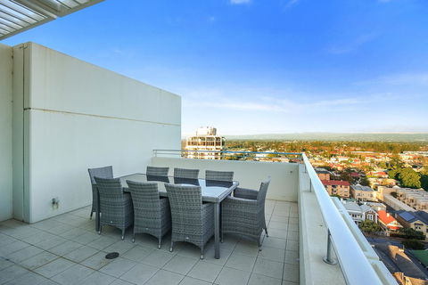 Glenelg Skyline Penthouse - Accommodation Whitsundays 6