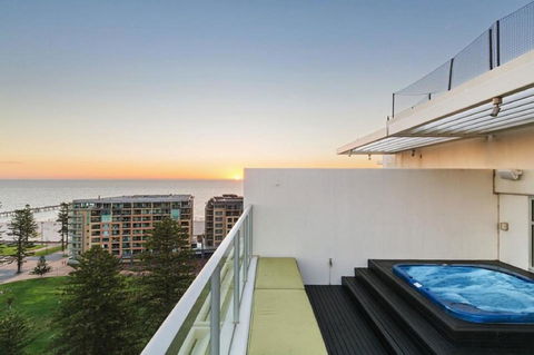 Glenelg Skyline Penthouse - Accommodation Whitsundays 27