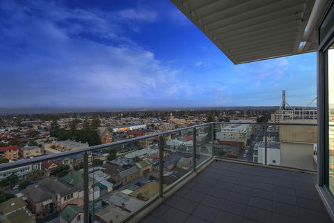 Glenelg Skyline Penthouse - Accommodation Whitsundays 28
