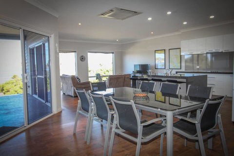 Waterfront On Osprey - Accommodation Whitsundays 14