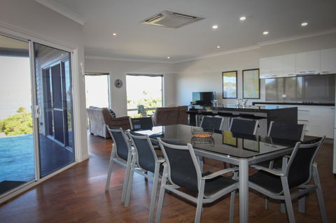 Waterfront On Osprey - Accommodation Whitsundays 4