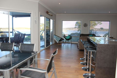Waterfront On Osprey - Accommodation Whitsundays 7