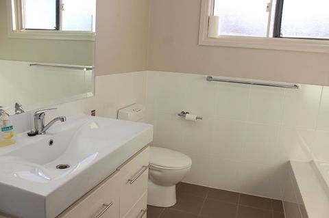 Waterfront On Osprey - Accommodation Whitsundays 24