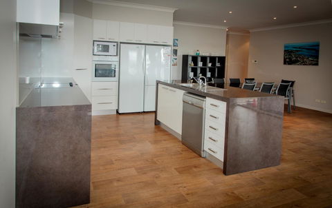 Waterfront On Osprey - Accommodation Whitsundays 8
