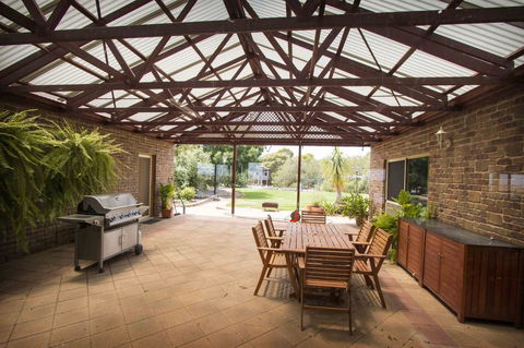 Limestone Ridge - Accommodation Whitsundays 1