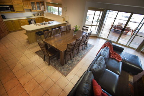 Limestone Ridge - Accommodation Whitsundays 5