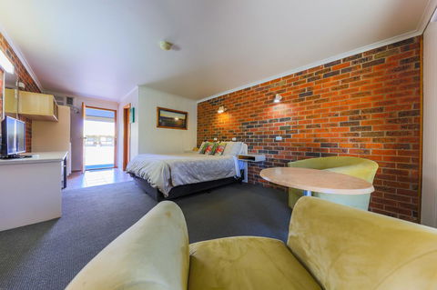 Country Roads Motor Inn Naracoorte - Accommodation Whitsundays 7