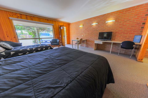 Country Roads Motor Inn Naracoorte - Accommodation Whitsundays 35
