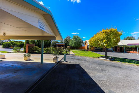 Country Roads Motor Inn Naracoorte - Accommodation Whitsundays 38
