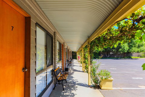 Country Roads Motor Inn Naracoorte - Accommodation Whitsundays 27