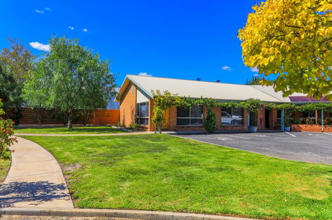 Country Roads Motor Inn Naracoorte - Accommodation Whitsundays 13