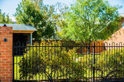 Country Roads Motor Inn Naracoorte - Accommodation Whitsundays 44