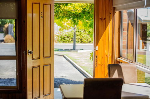 Country Roads Motor Inn Naracoorte - Accommodation Whitsundays 34