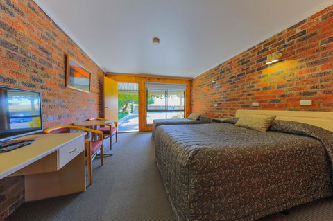 Country Roads Motor Inn Naracoorte - Accommodation Whitsundays 10