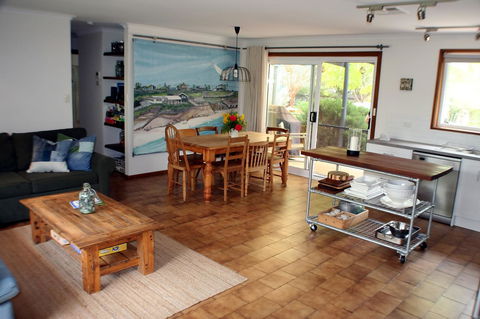 A2@Port Willy - Accommodation Whitsundays 0