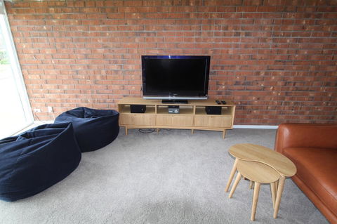 Southern Sands\' Beachfront Apartment - Accommodation Whitsundays 3