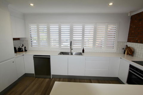Southern Sands\' Beachfront Apartment - Accommodation Whitsundays 5