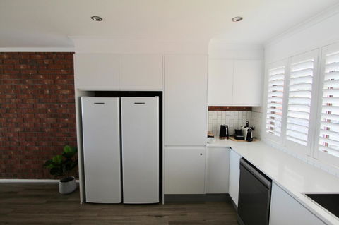 Southern Sands\' Beachfront Apartment - Accommodation Whitsundays 9