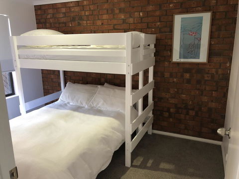 Southern Sands\' Beachfront Apartment - Accommodation Whitsundays 14