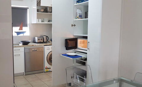 Acaill Accommodation Esplanade Living Self Check-In Self Check-Out - Accommodation Whitsundays 29
