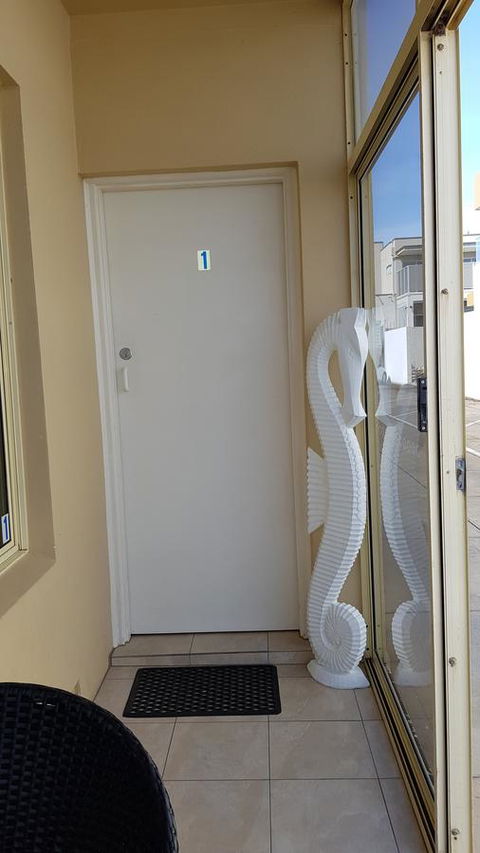 Acaill Accommodation Esplanade Living Self Check-In Self Check-Out - Accommodation Whitsundays 42