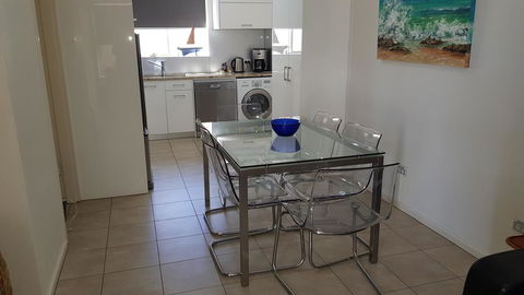 Acaill Accommodation Esplanade Living Self Check-In Self Check-Out - Accommodation Whitsundays 7