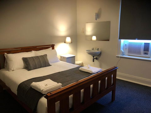 Cornwall Hotel - Accommodation Whitsundays 17