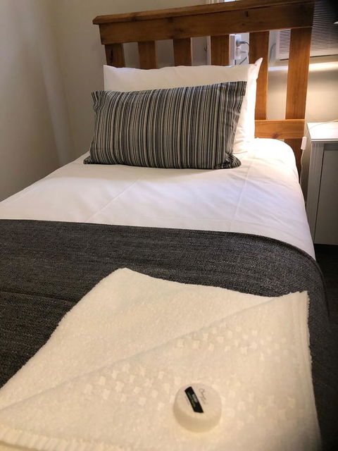 Cornwall Hotel - Accommodation Whitsundays 11