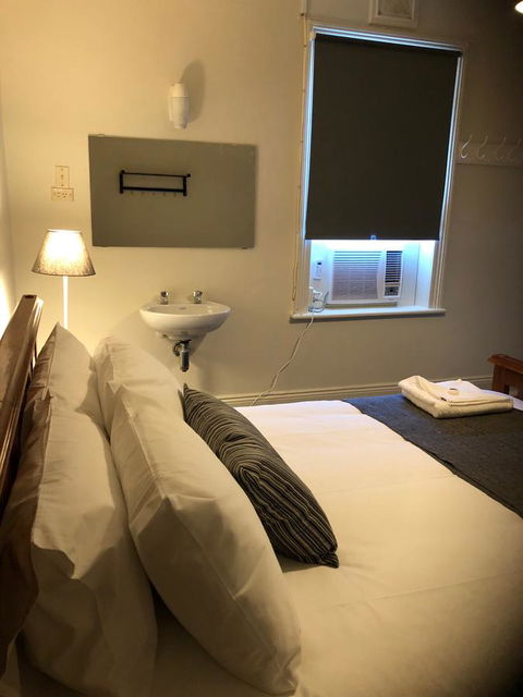 Cornwall Hotel - Accommodation Whitsundays 5